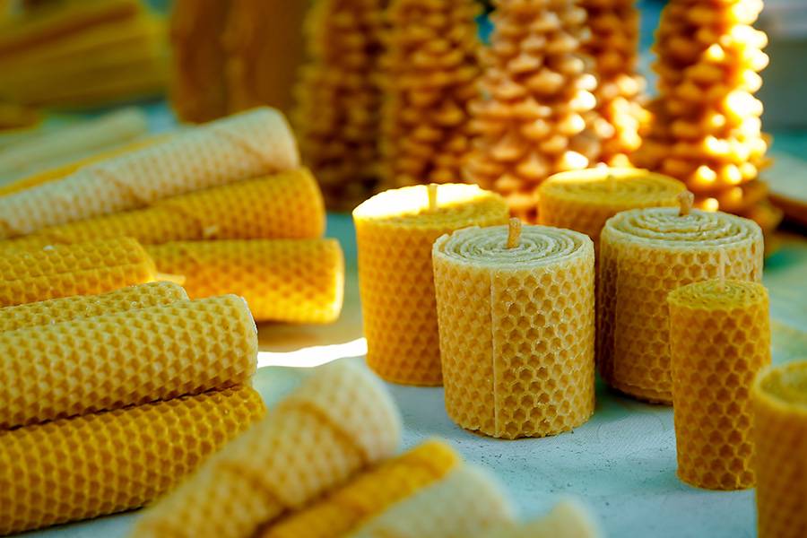 Bienenwachskerzen als Gastgeschenk zur Hochzeit